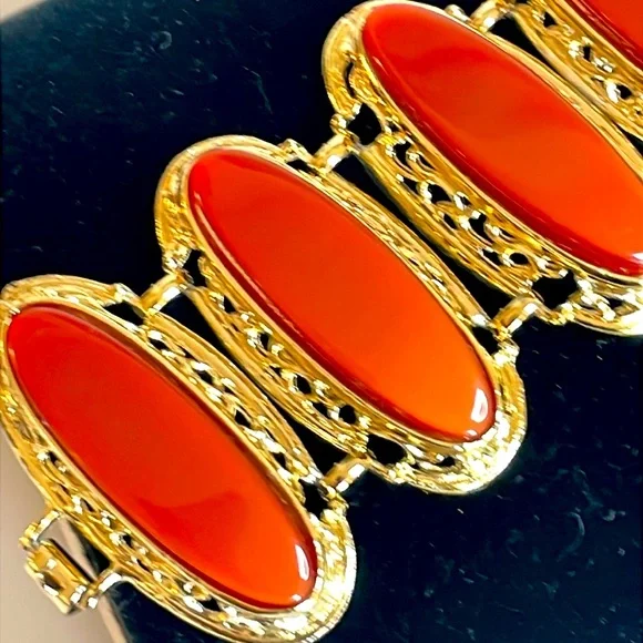 Vintage Red Lucite Panel Bracelet and Matching Clip Earrings Jewelry Set - Picture 2 of 10